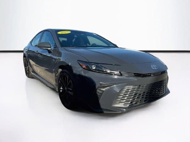 2025 Toyota Camry SE — photo 1 of 30