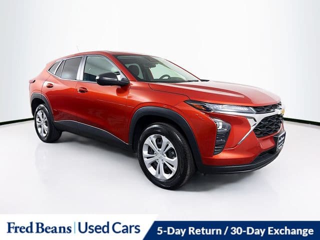 2024 Chevrolet Trax LS — photo 1 of 33