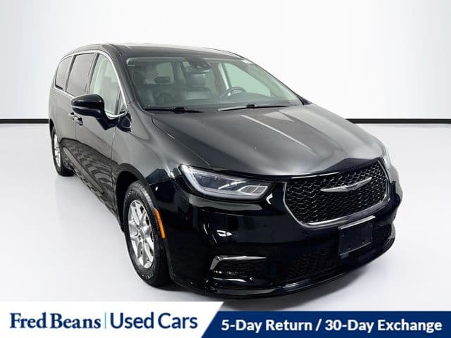 2023 Chrysler Pacifica Touring L — photo 1 of 41