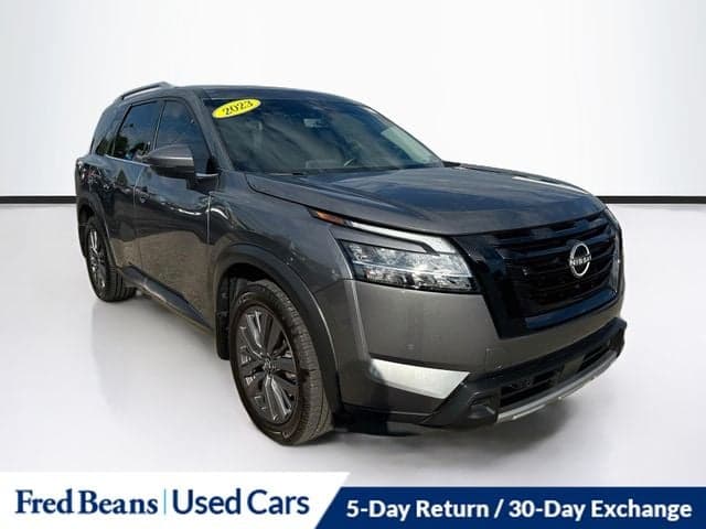 2023 Nissan Pathfinder SL — photo 1 of 40