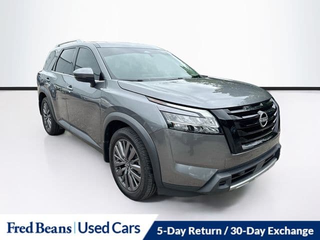 2023 Nissan Pathfinder SL — photo 1 of 39