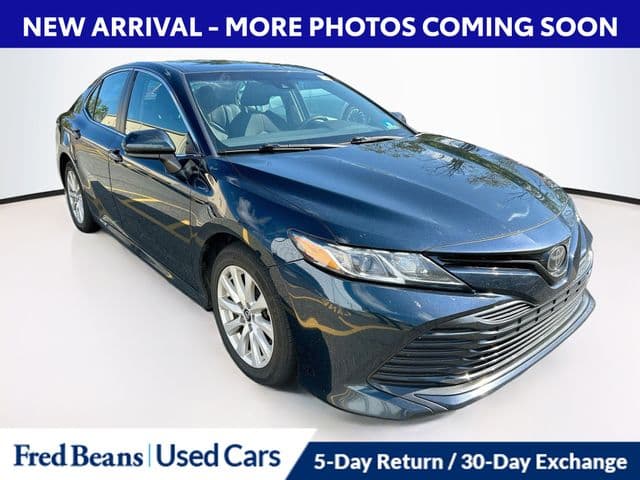 2020 Toyota Camry LE — photo 1 of 12