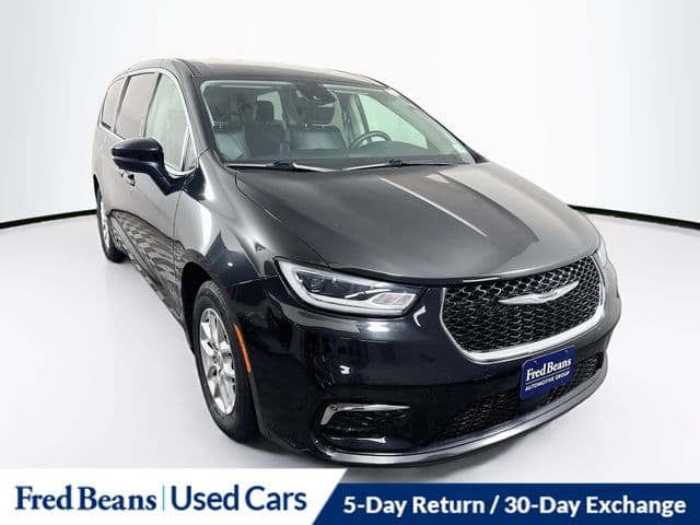 2023 Chrysler Pacifica Touring L — photo 1 of 42