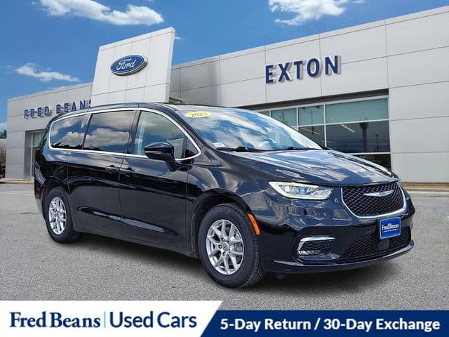 2024 Chrysler Pacifica Touring L — photo 1 of 39