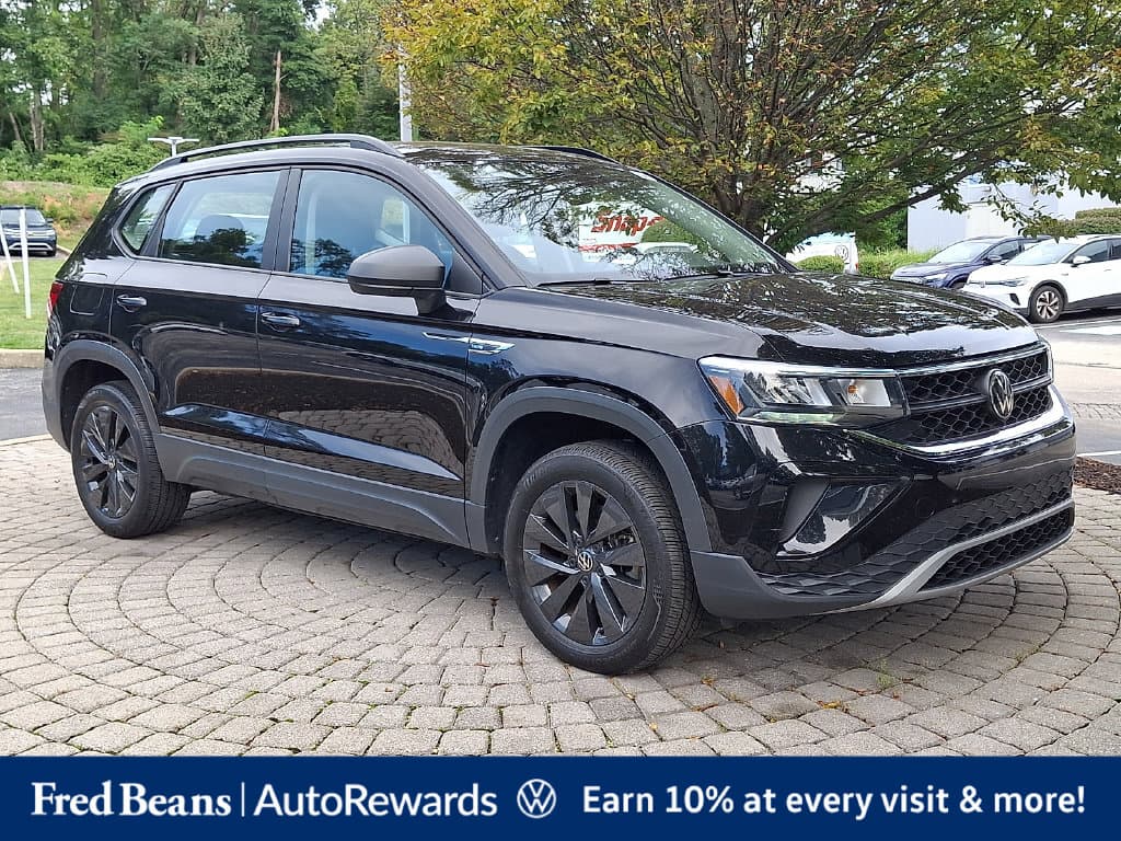 2024 Volkswagen Taos Base — photo 1 of 35