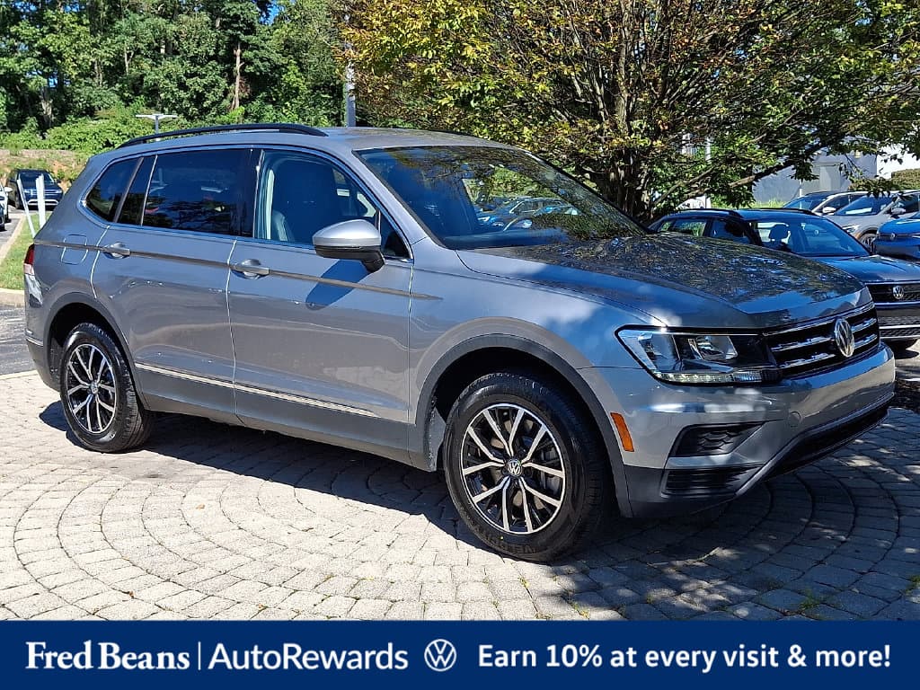 2021 Volkswagen Tiguan Base — photo 1 of 35