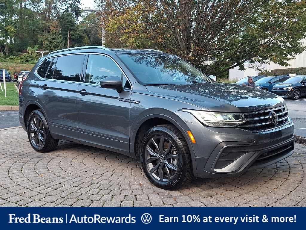 2023 Volkswagen Tiguan Base — photo 1 of 36
