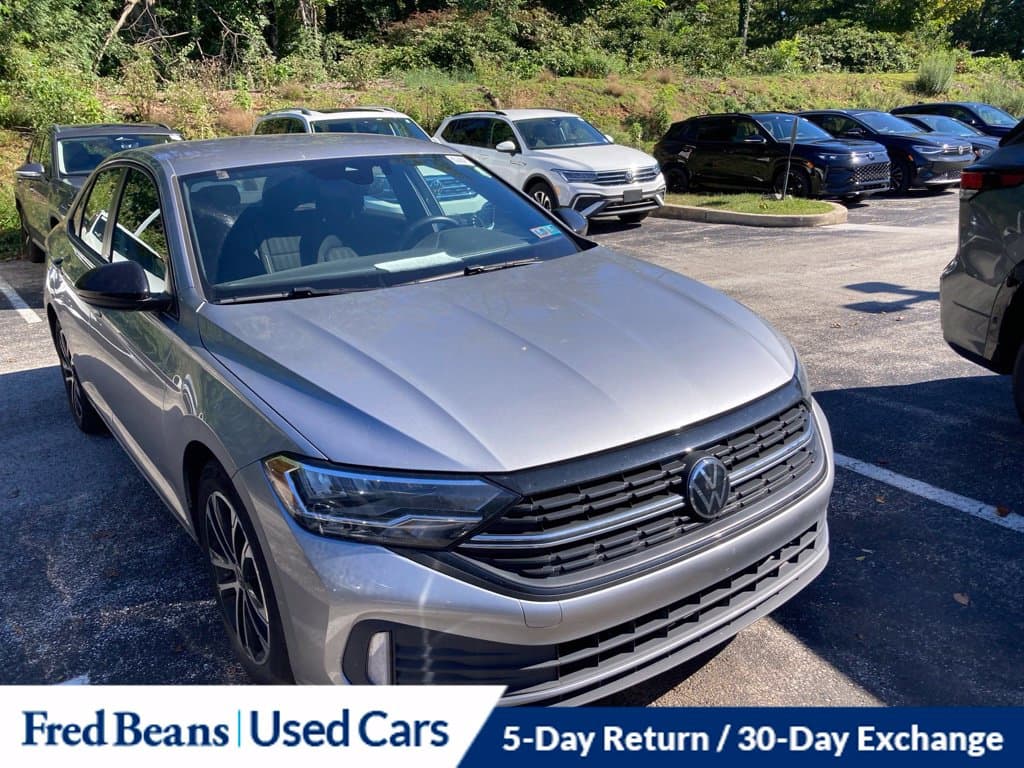 2024 Volkswagen Jetta Base — photo 1 of 17