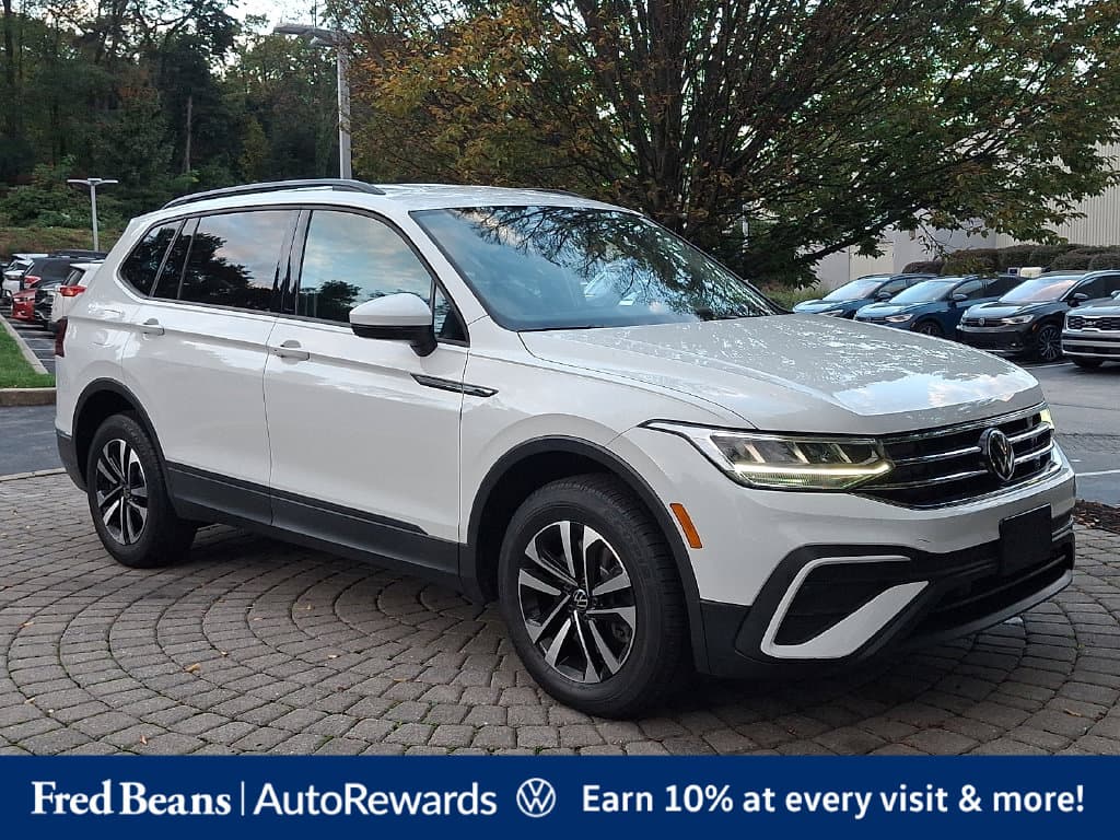 2023 Volkswagen Tiguan Base — photo 1 of 36