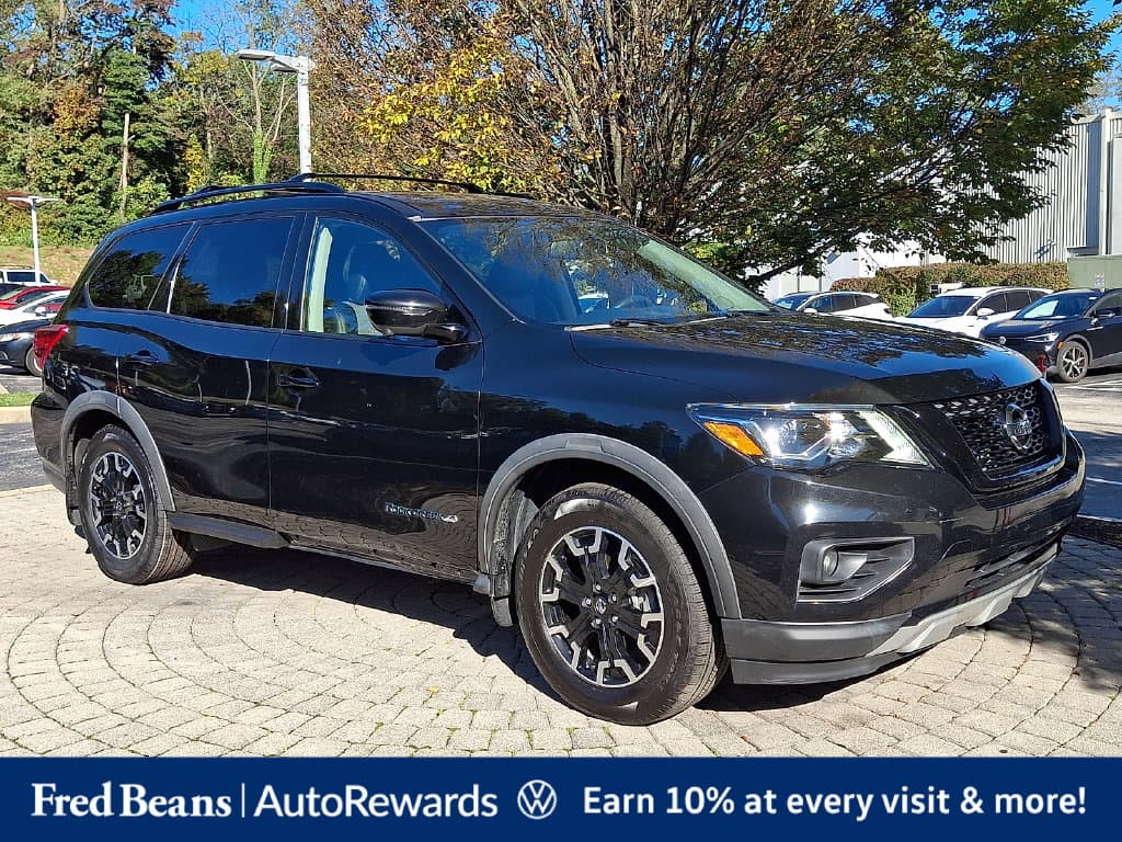 2020 Nissan Pathfinder SL — photo 1 of 40
