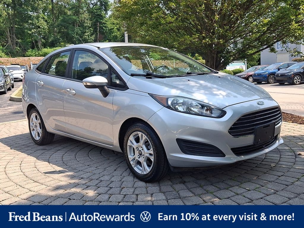 2014 Ford Fiesta SE — photo 1 of 38