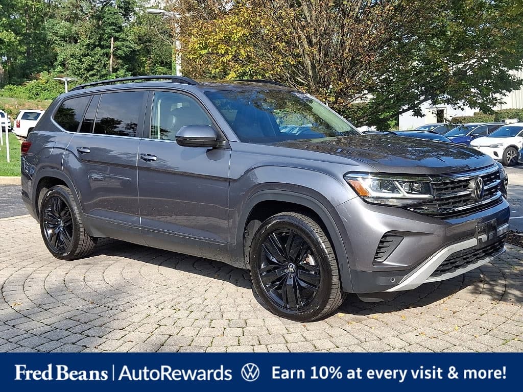 2023 Volkswagen Atlas 3.6L V6 SE w/Technology — photo 1 of 38