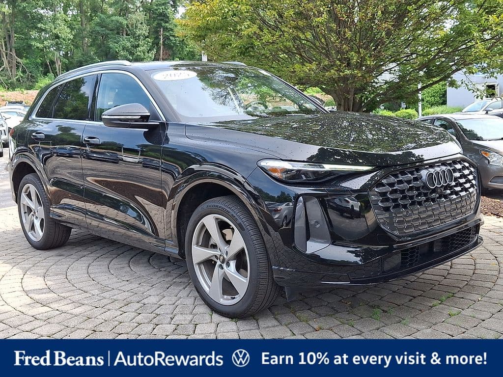 2025 Audi Q5 2.0T Premium — photo 1 of 39