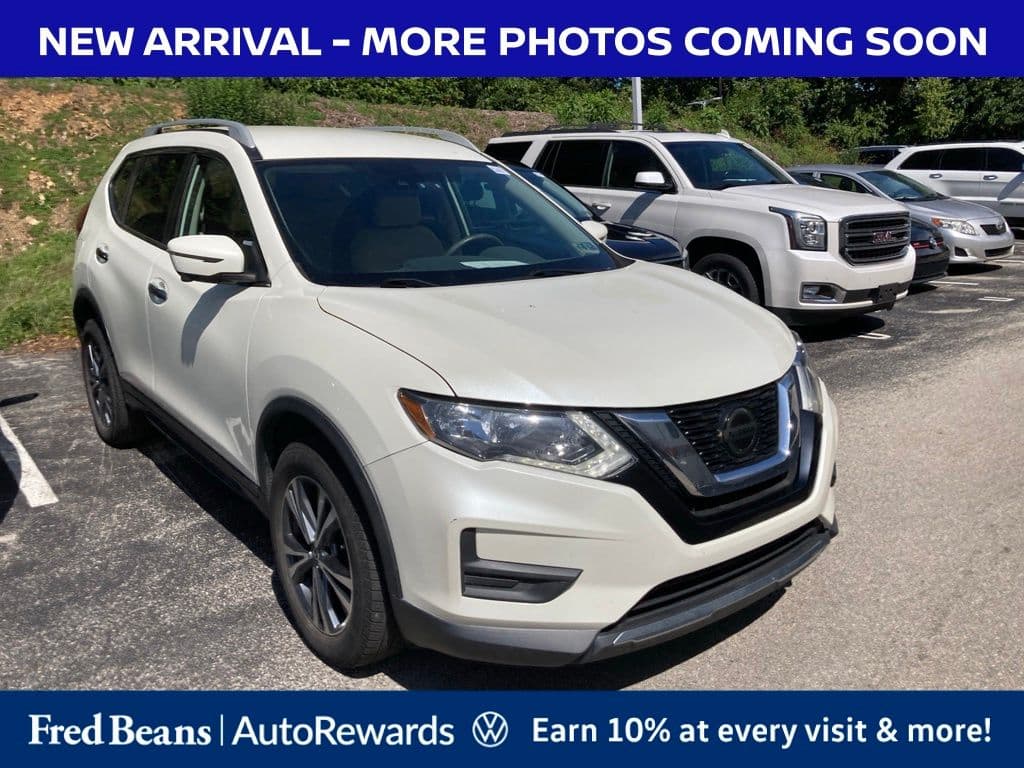 2019 Nissan Rogue SV — photo 1 of 13