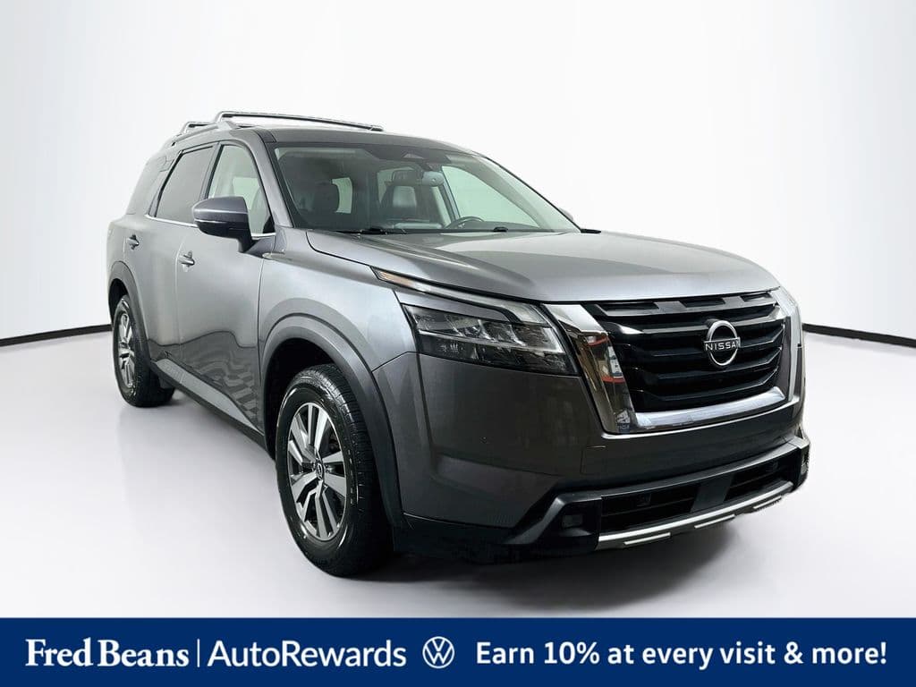 2022 Nissan Pathfinder SL — photo 1 of 39
