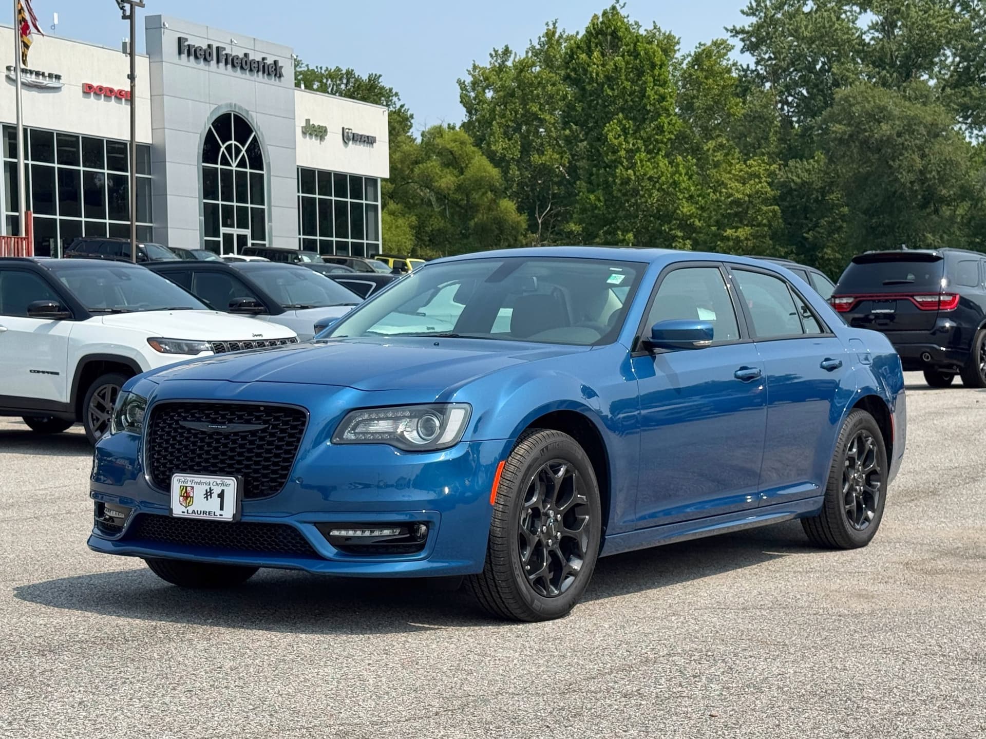 2023 Chrysler 300 Touring L — photo 1 of 35