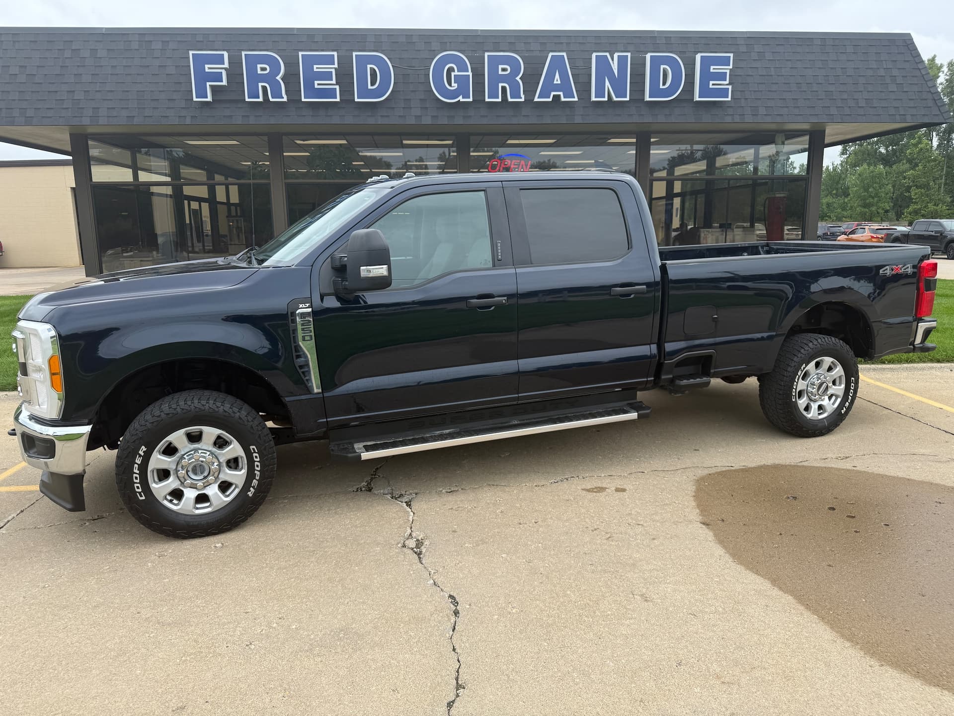 2023 Ford Super Duty F-250 SRW XLT — photo 1 of 38