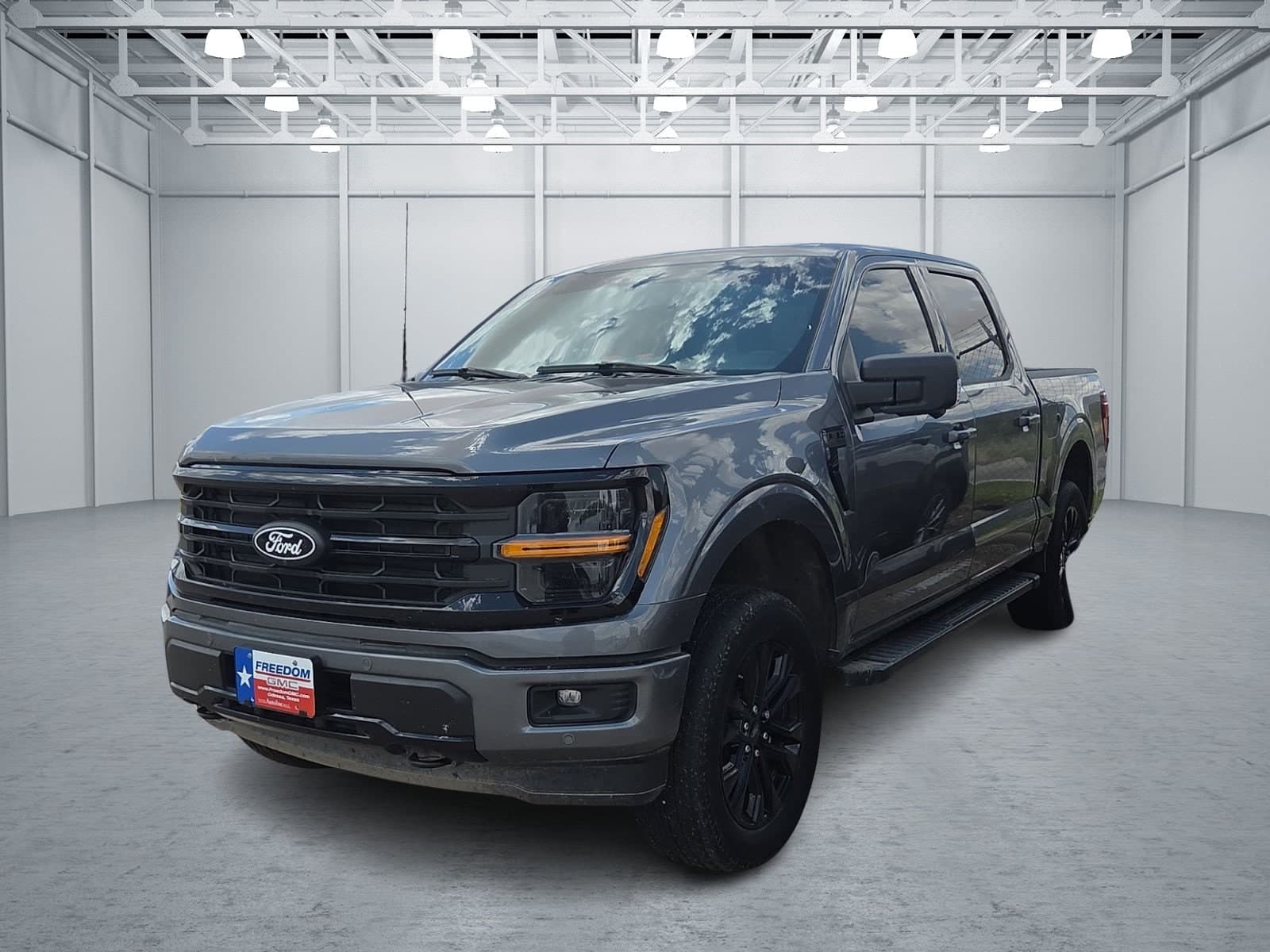 2024 Ford F-150 XLT — photo 1 of 3