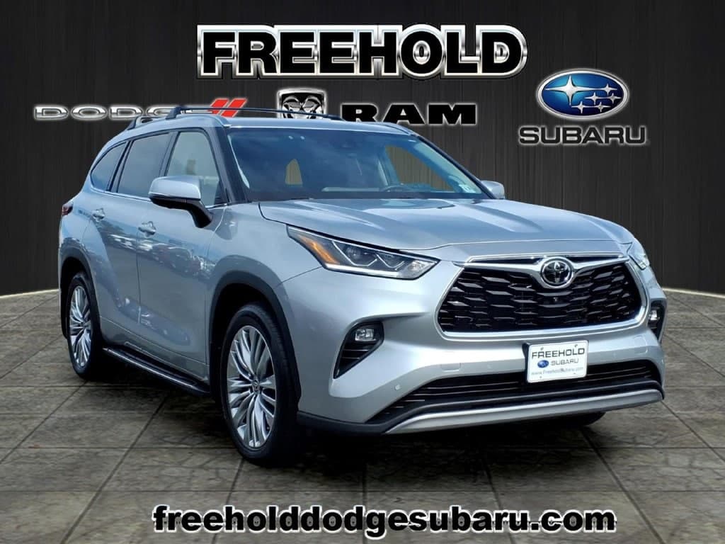2023 Toyota Highlander Platinum — photo 1 of 22