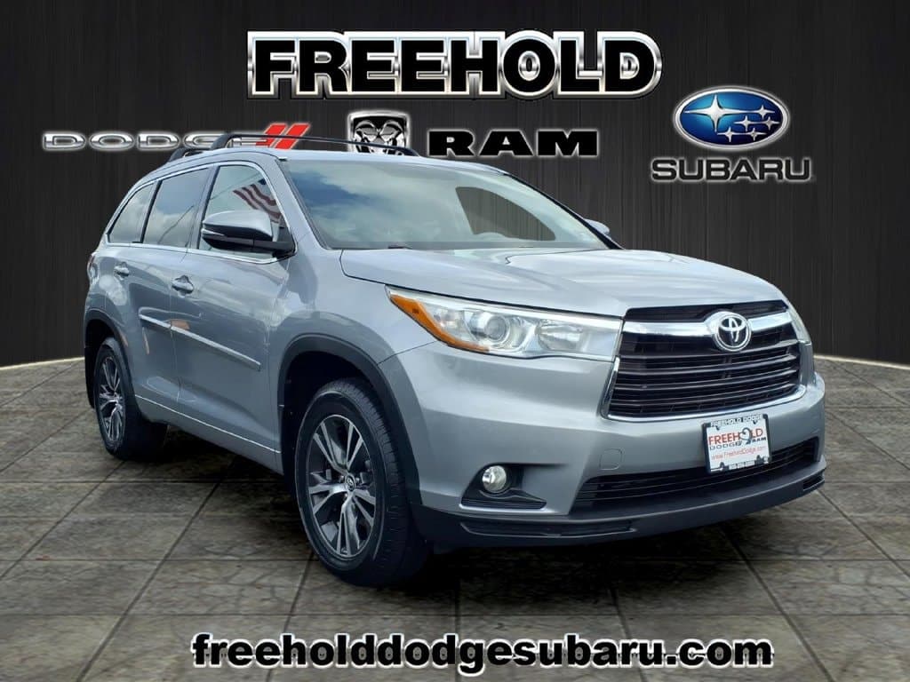 2016 Toyota Highlander XLE — photo 1 of 21