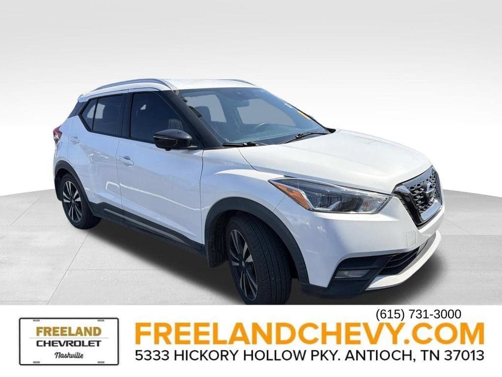 2020 Nissan Kicks SR — photo 1 of 10
