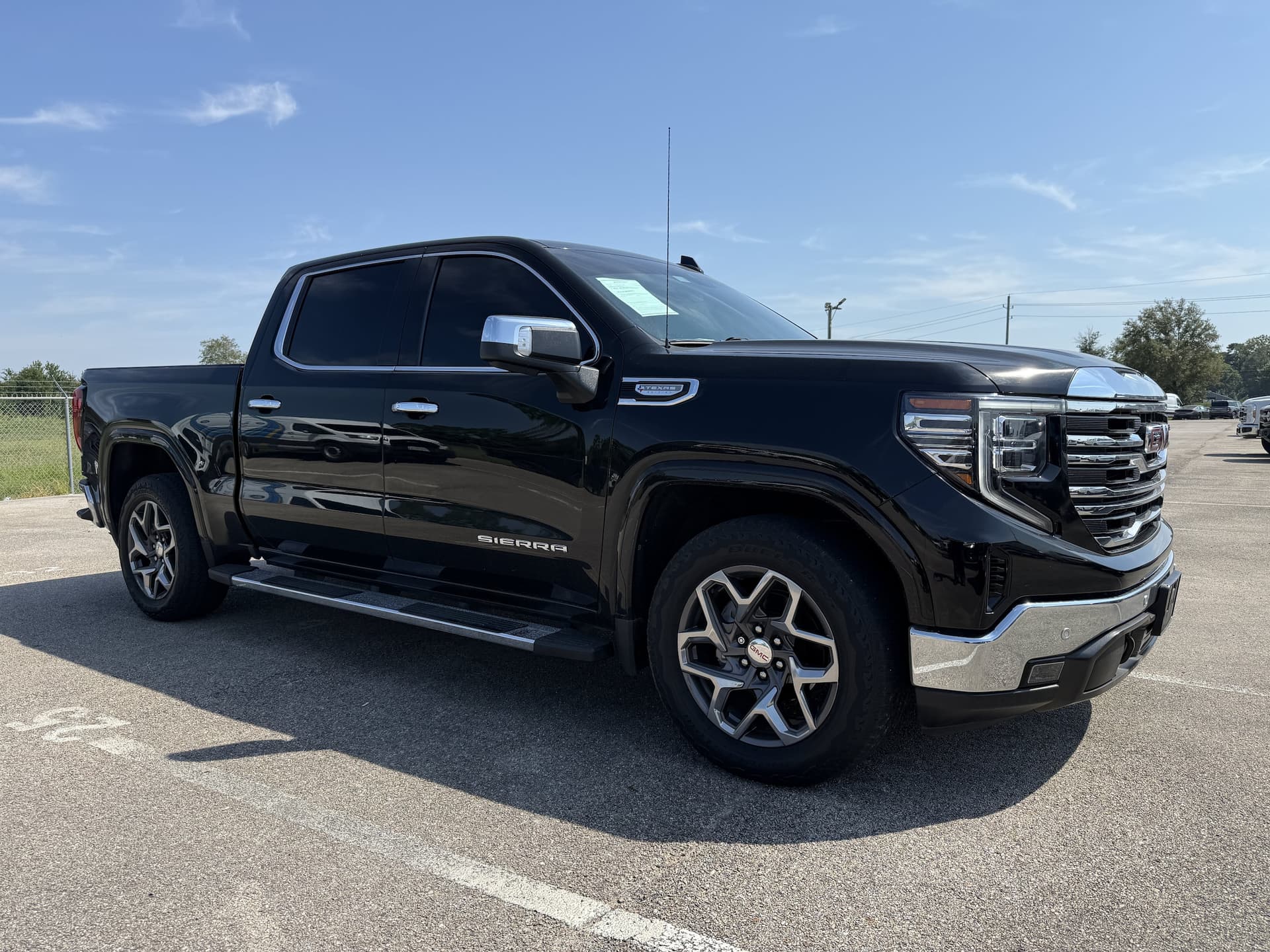 2022 GMC Sierra 1500 SLT — photo 1 of 5