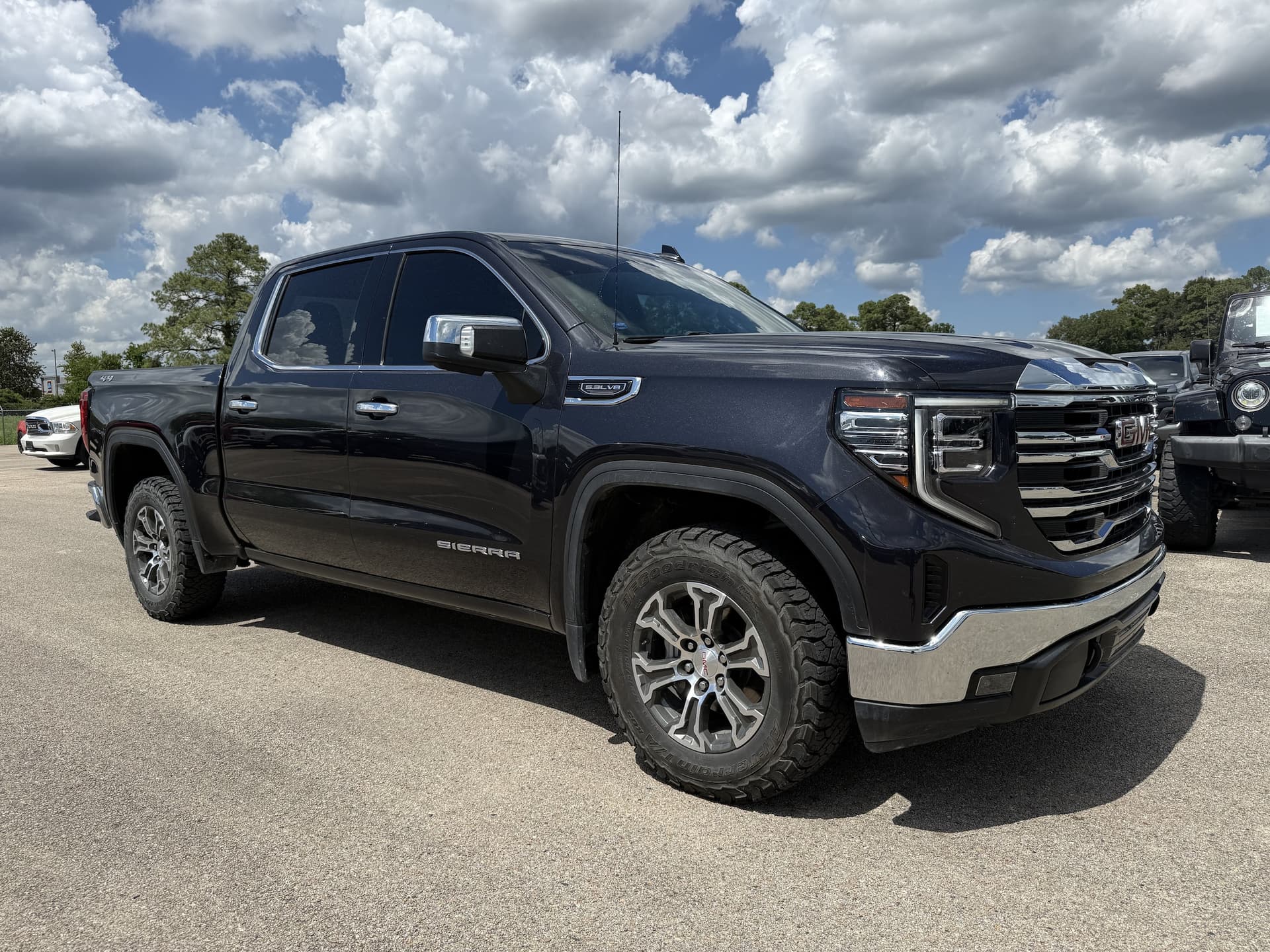 2025 GMC Sierra 1500 SLT — photo 1 of 5