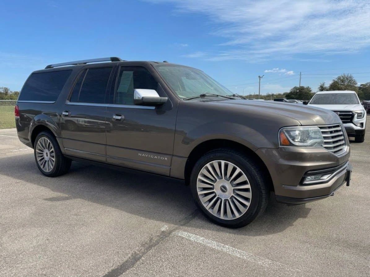 2015 Lincoln Navigator L Base — photo 1 of 5