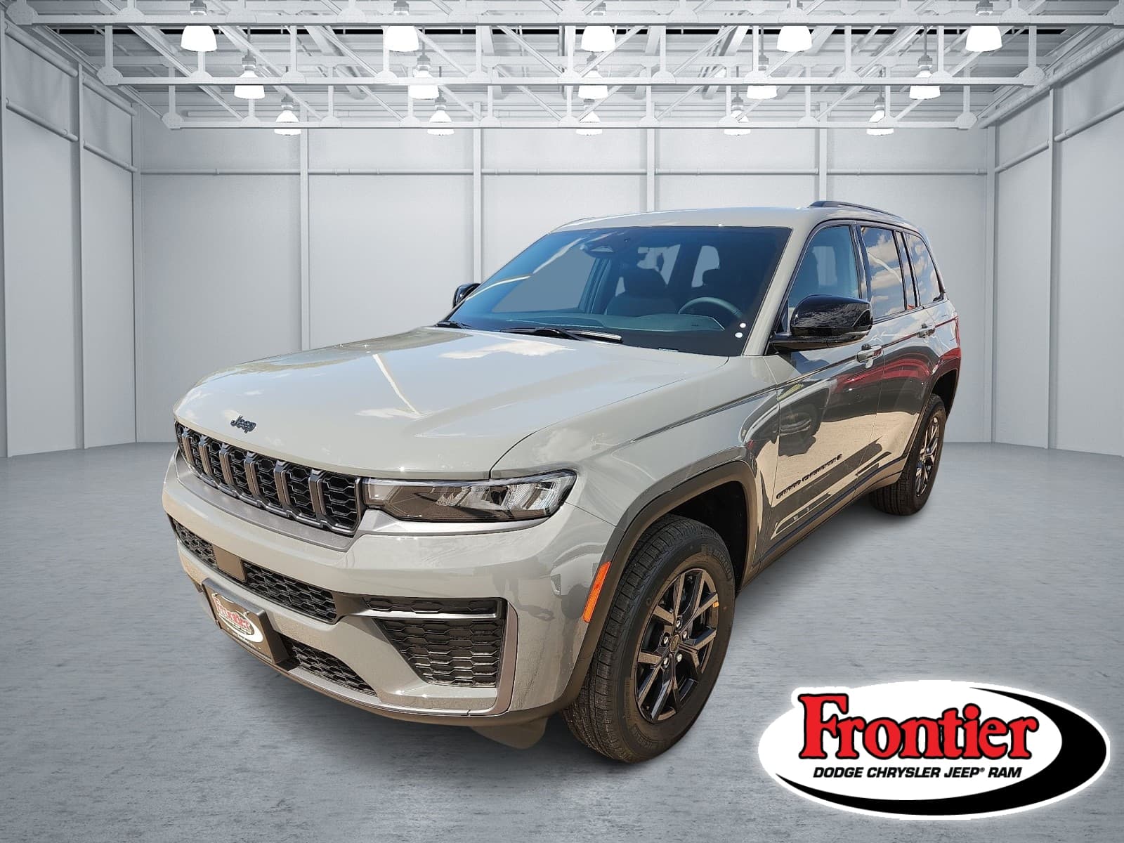 2027 Jeep Grand Cherokee Laredo Altitude — photo 1 of 35