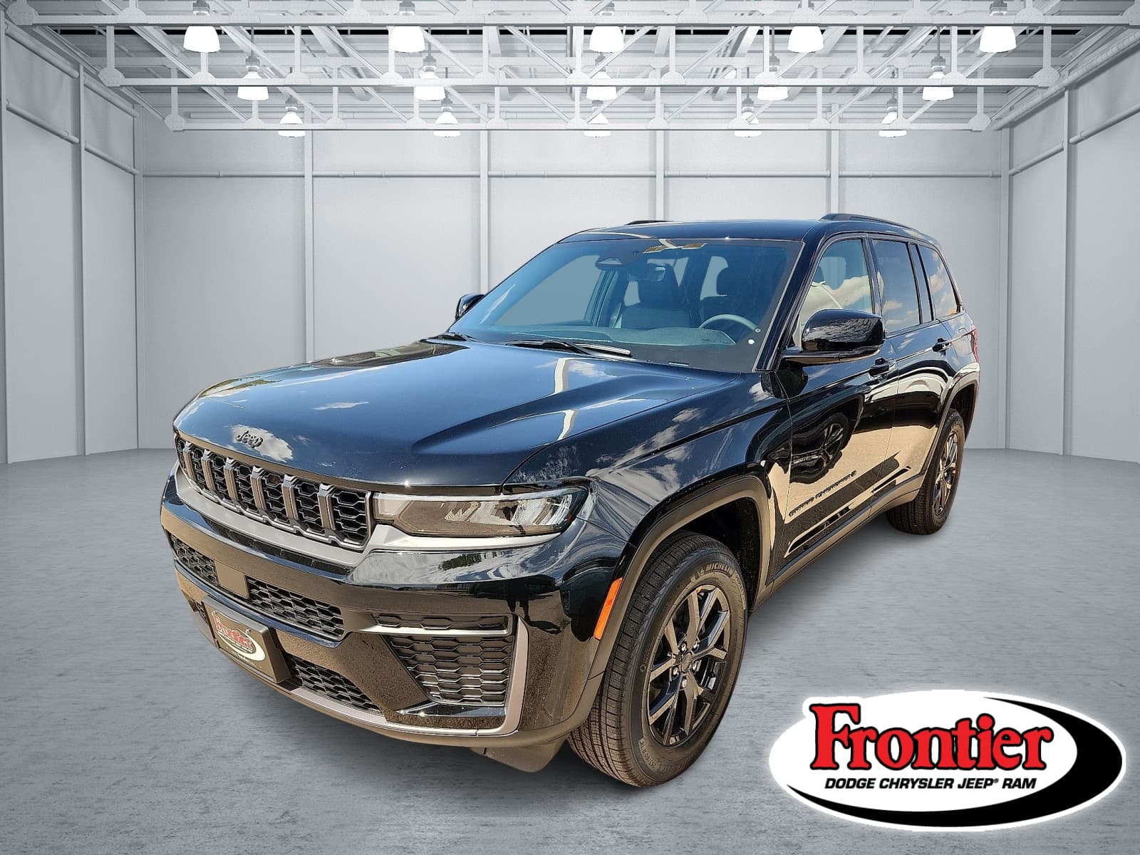 2027 Jeep Grand Cherokee Laredo Altitude — photo 1 of 35