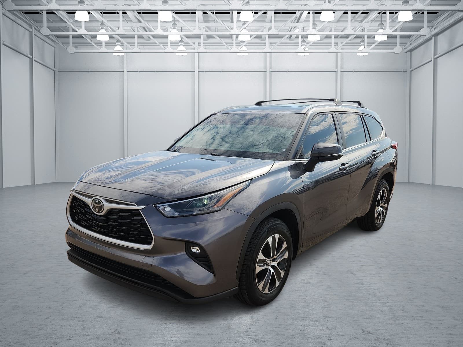 2023 Toyota Highlander XLE — photo 1 of 20