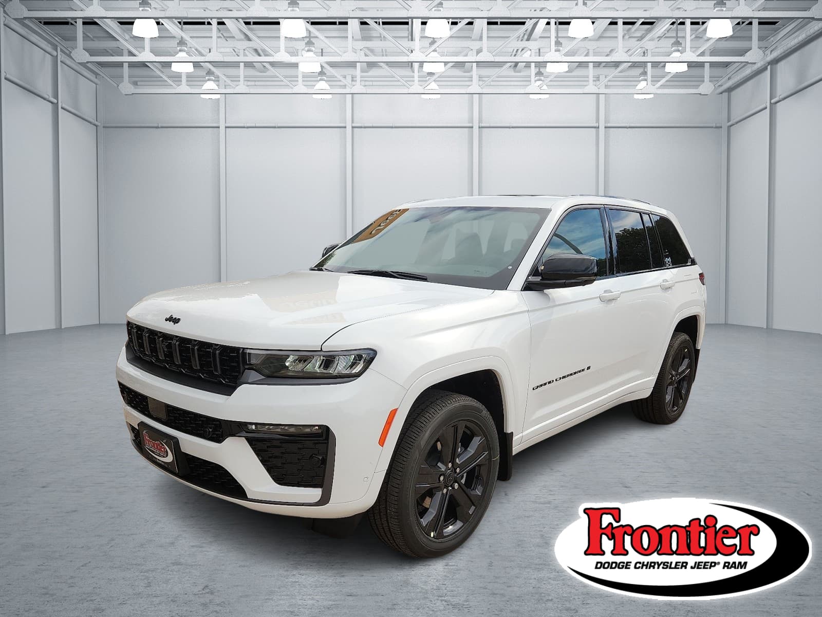 2027 Jeep Grand Cherokee Limited Reserve — photo 1 of 32