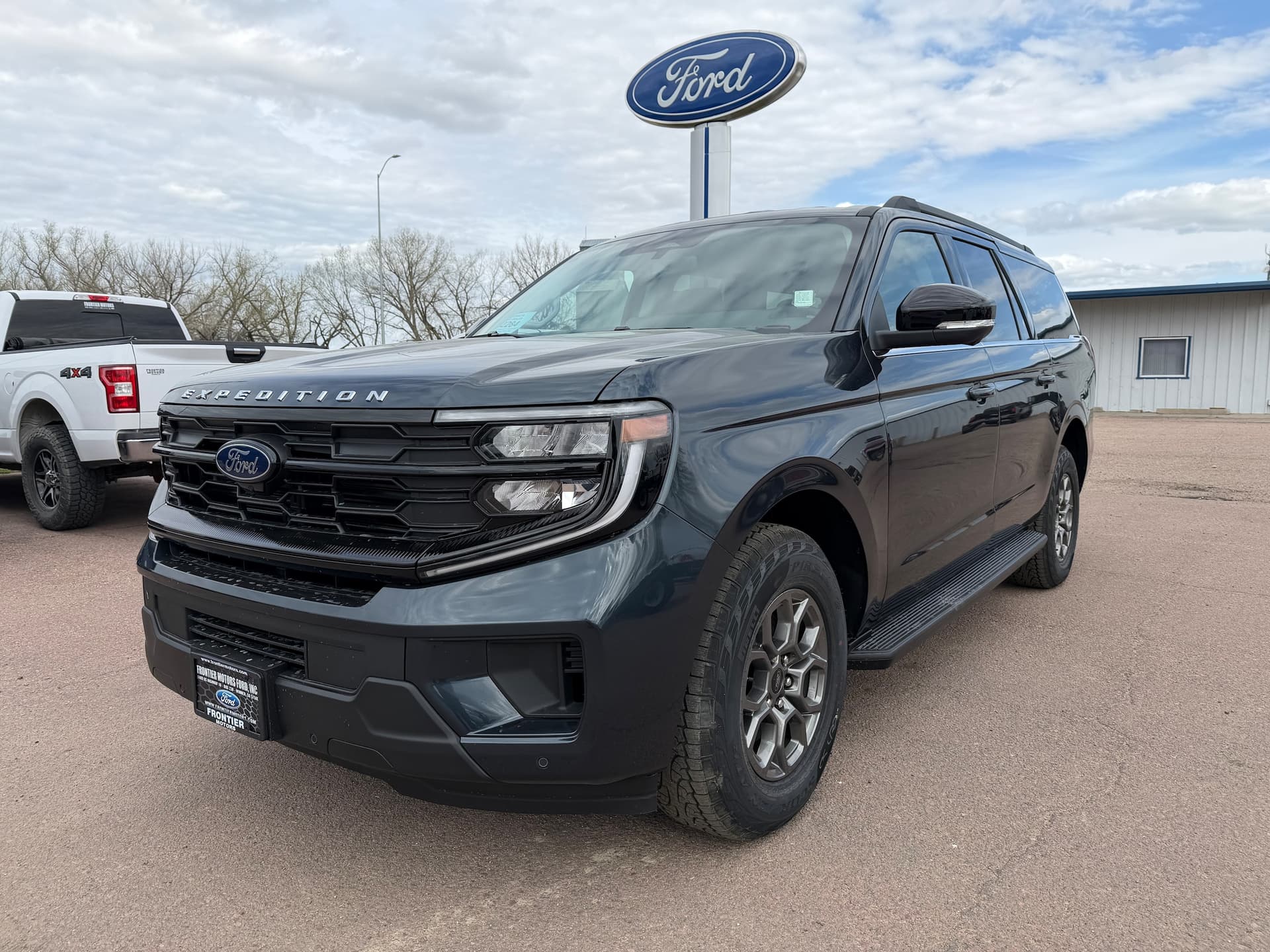 2026 Ford Expedition Max Active — photo 1 of 33