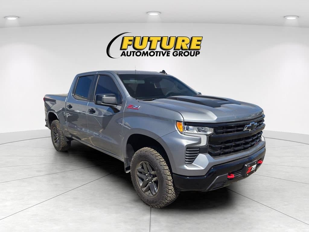 2024 Chevrolet Silverado 1500 LT Trail Boss — photo 1 of 3