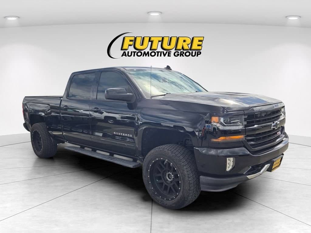 2017 Chevrolet Silverado 1500 LT — photo 1 of 3