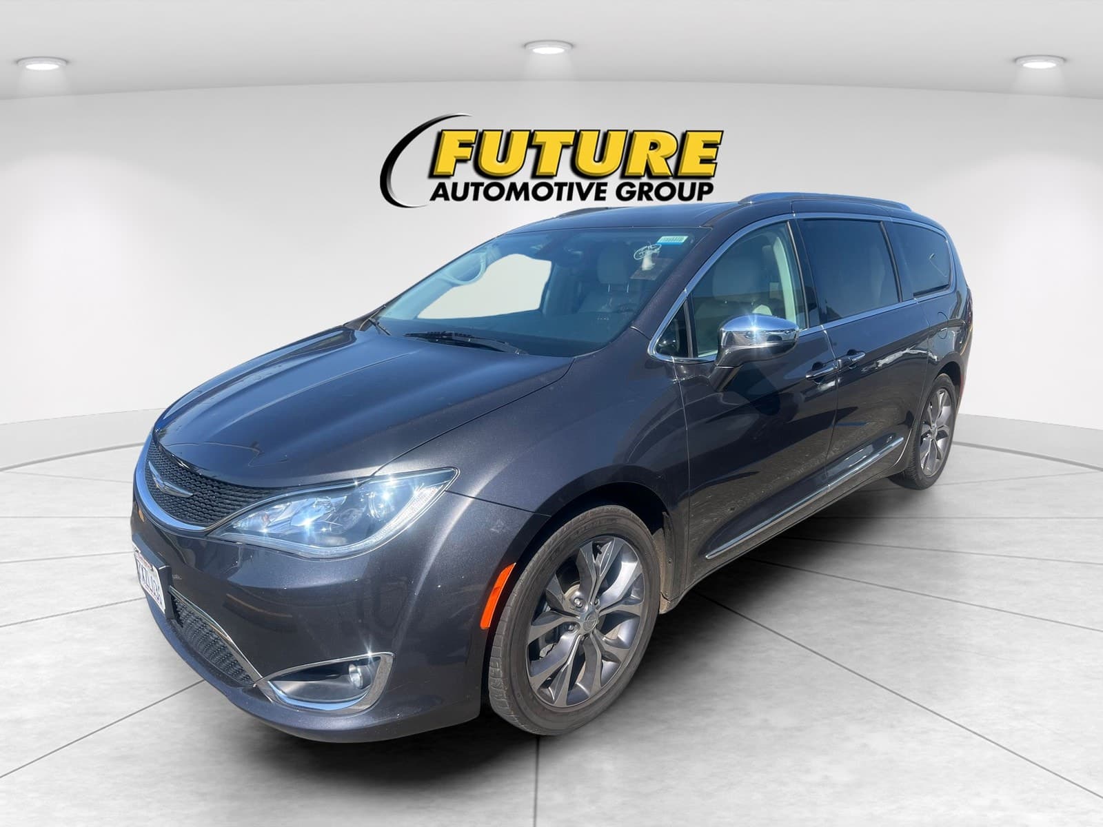 Foto de 2017 Chrysler Pacifica Limited Passenger