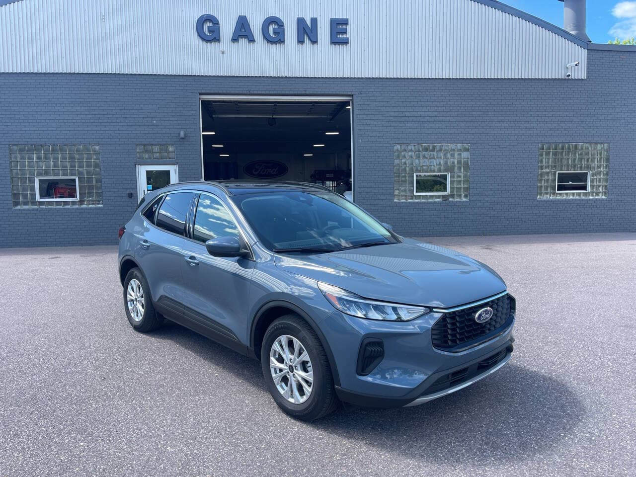 2023 Ford Escape Active — photo 1 of 25