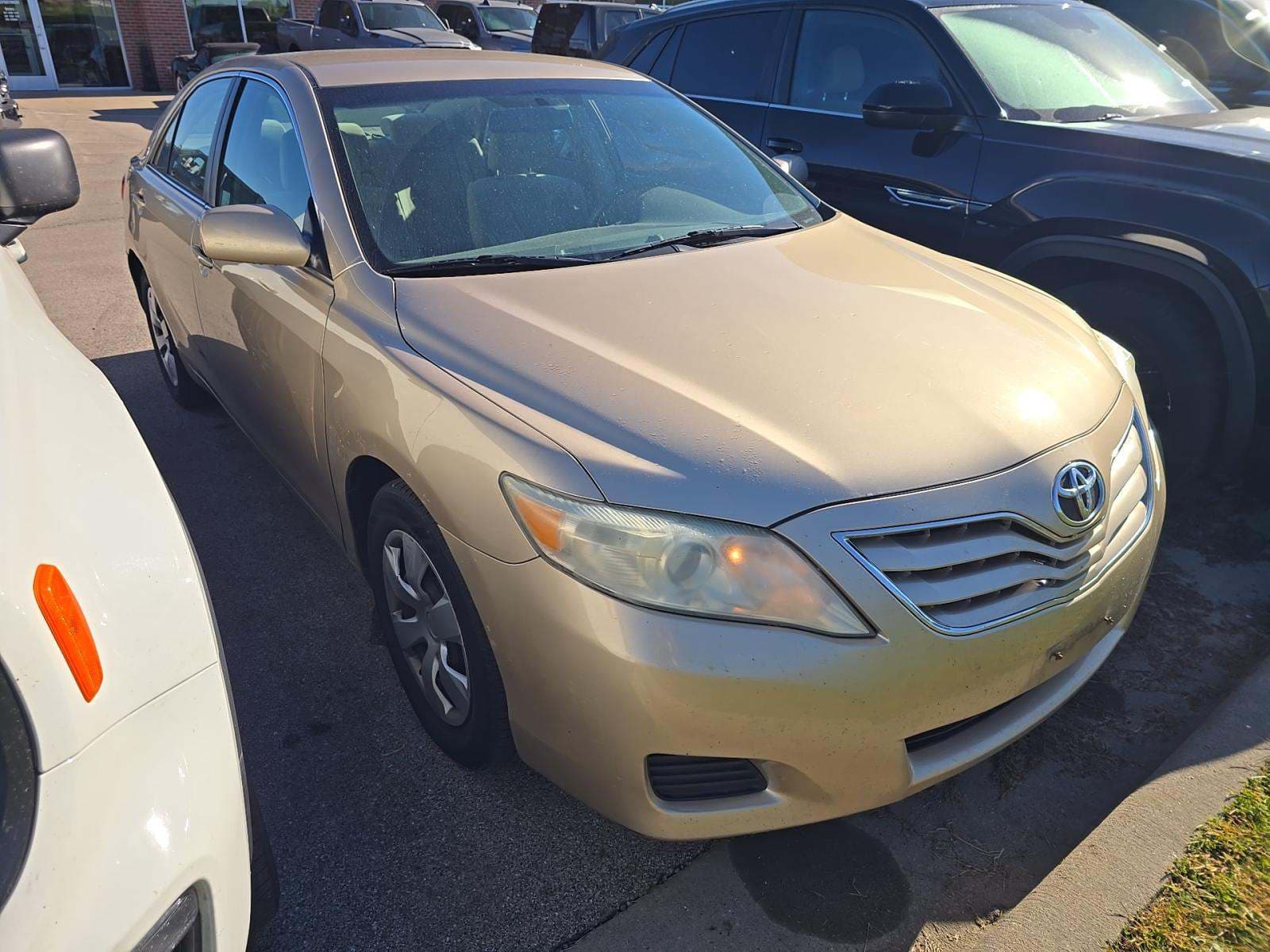 2010 Toyota Camry LE — photo 1 of 14
