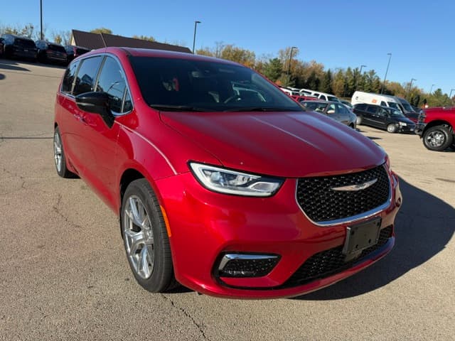 2026 Chrysler Pacifica Select — photo 1 of 33