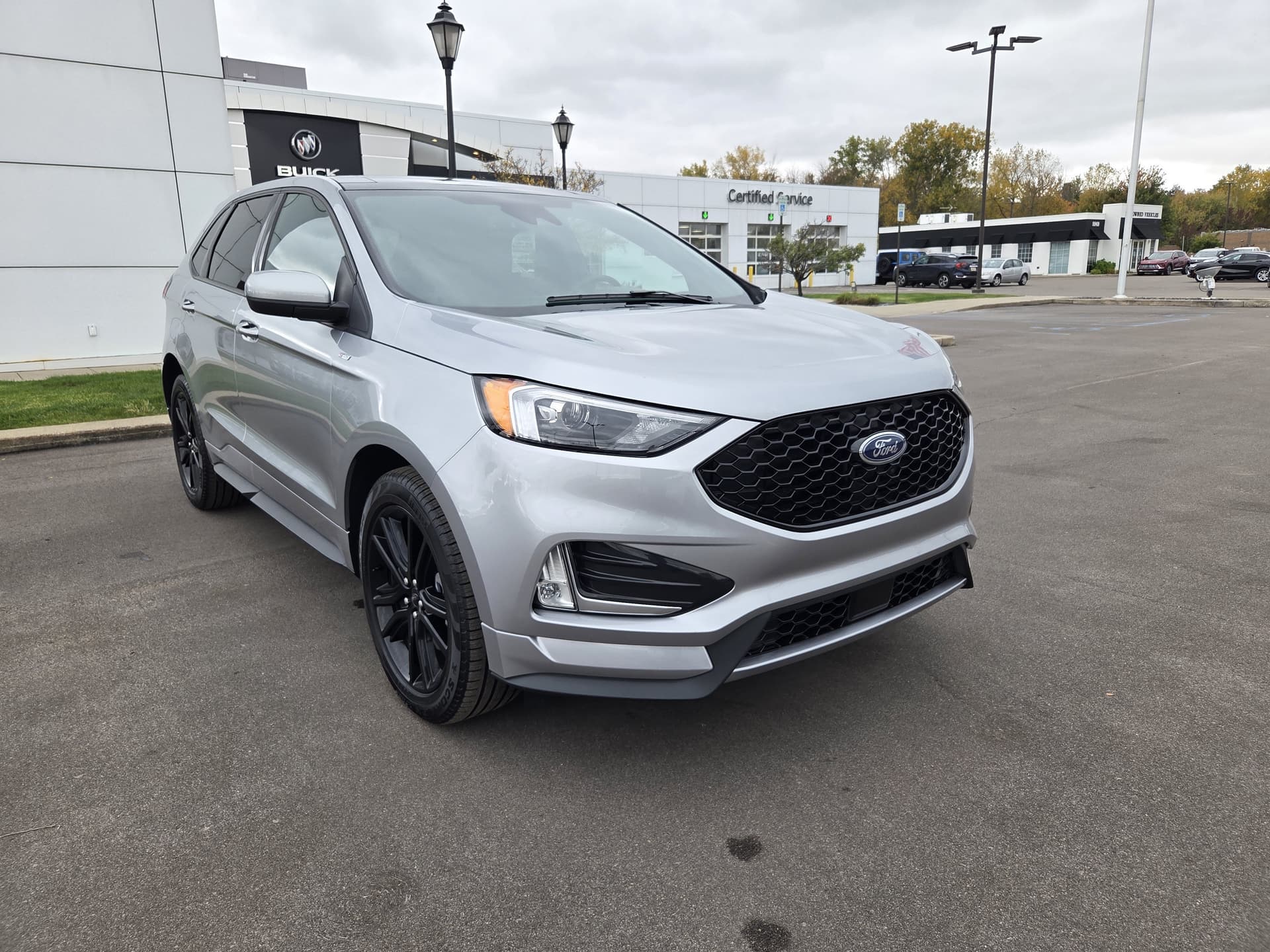 2024 Ford Edge ST-Line — photo 1 of 20