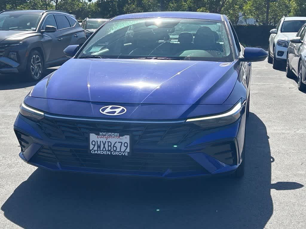 2025 Hyundai Elantra Limited — photo 1 of 12