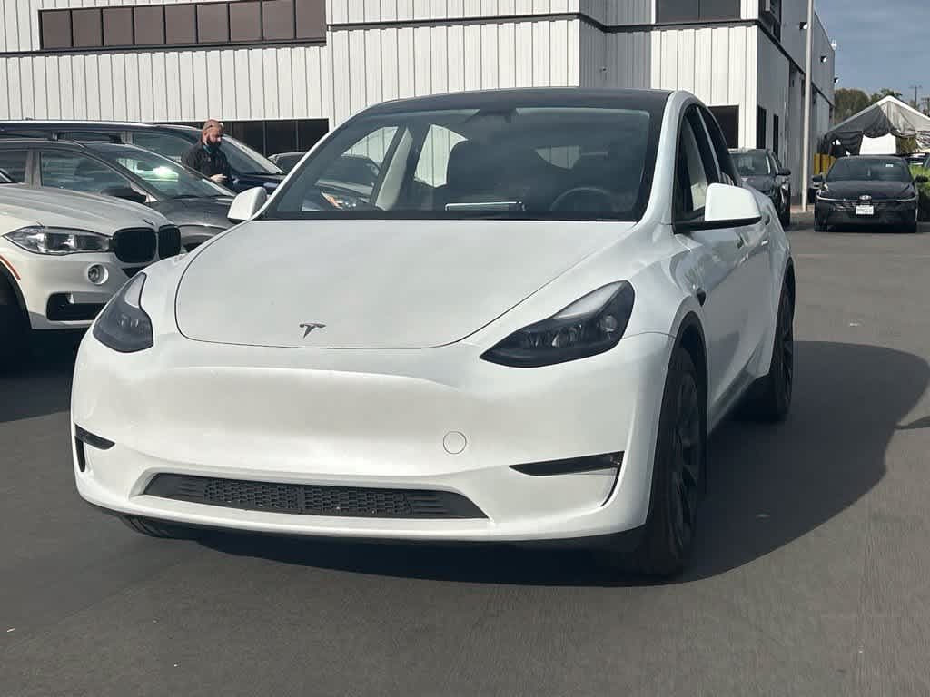 2024 Tesla Model Y Long Range — photo 1 of 11