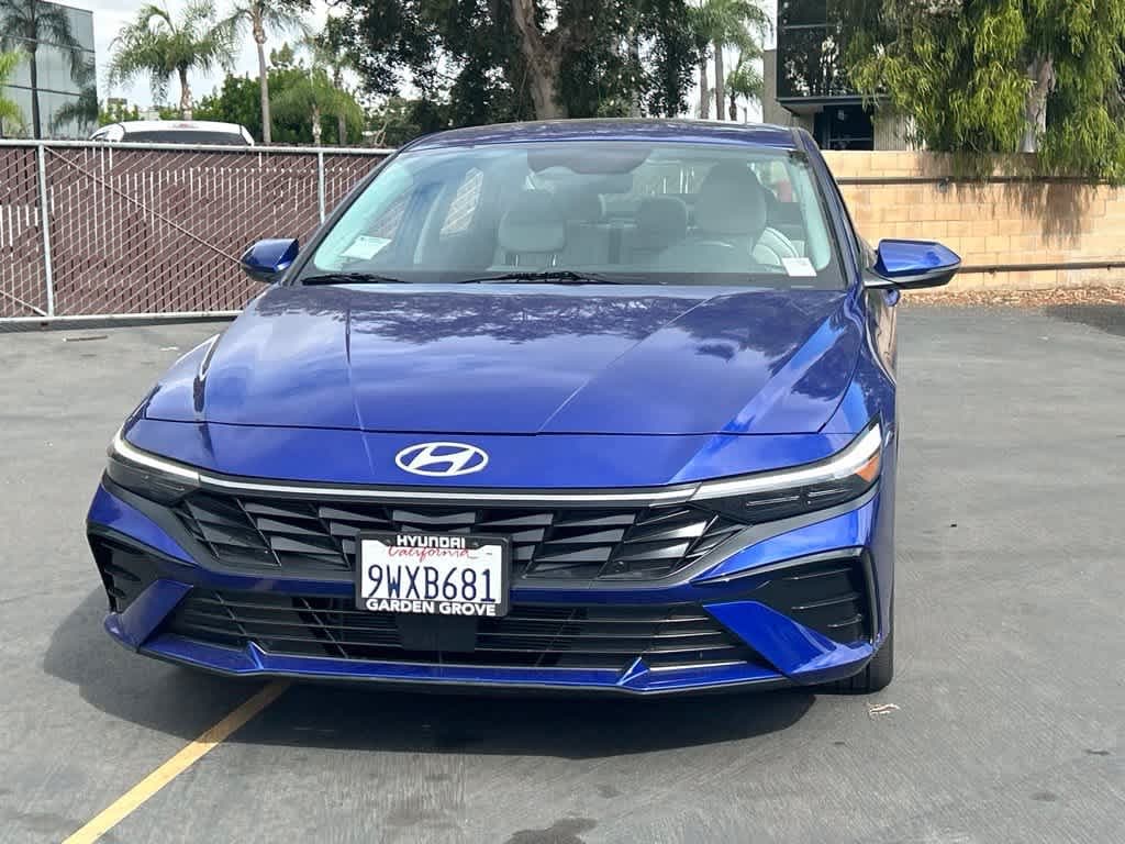 2025 Hyundai Elantra Hybrid Limited — photo 1 of 12