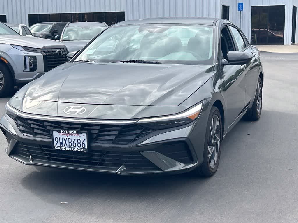 2025 Hyundai Elantra Hybrid SEL Sport — photo 1 of 9