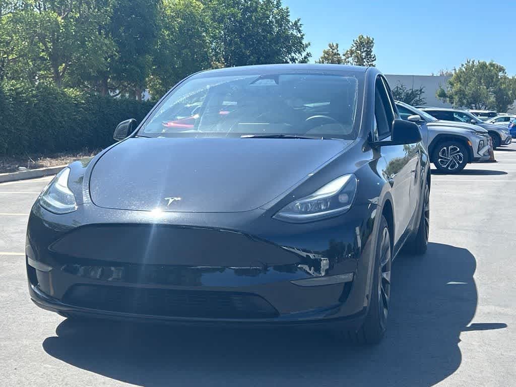 2024 Tesla Model Y Long Range — photo 1 of 9