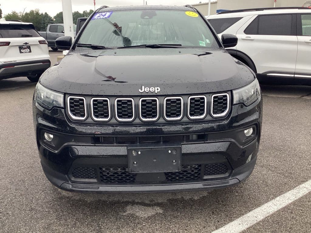 2024 Jeep Compass Latitude — photo 1 of 8