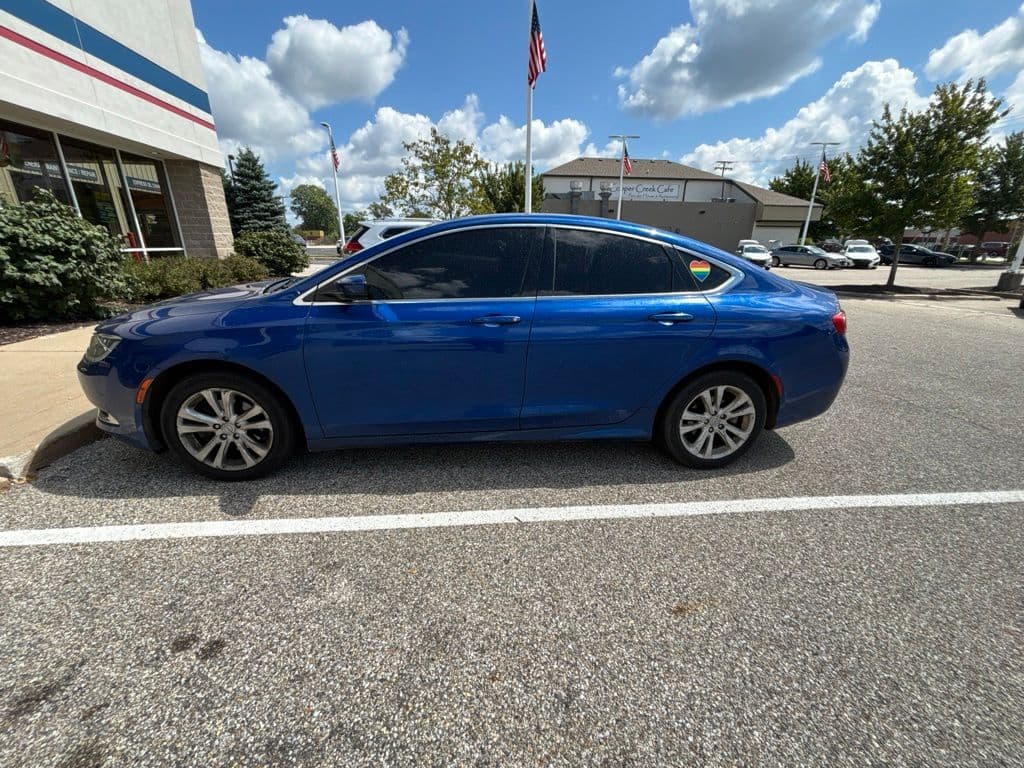 2015 Chrysler 200 Limited — photo 1 of 4