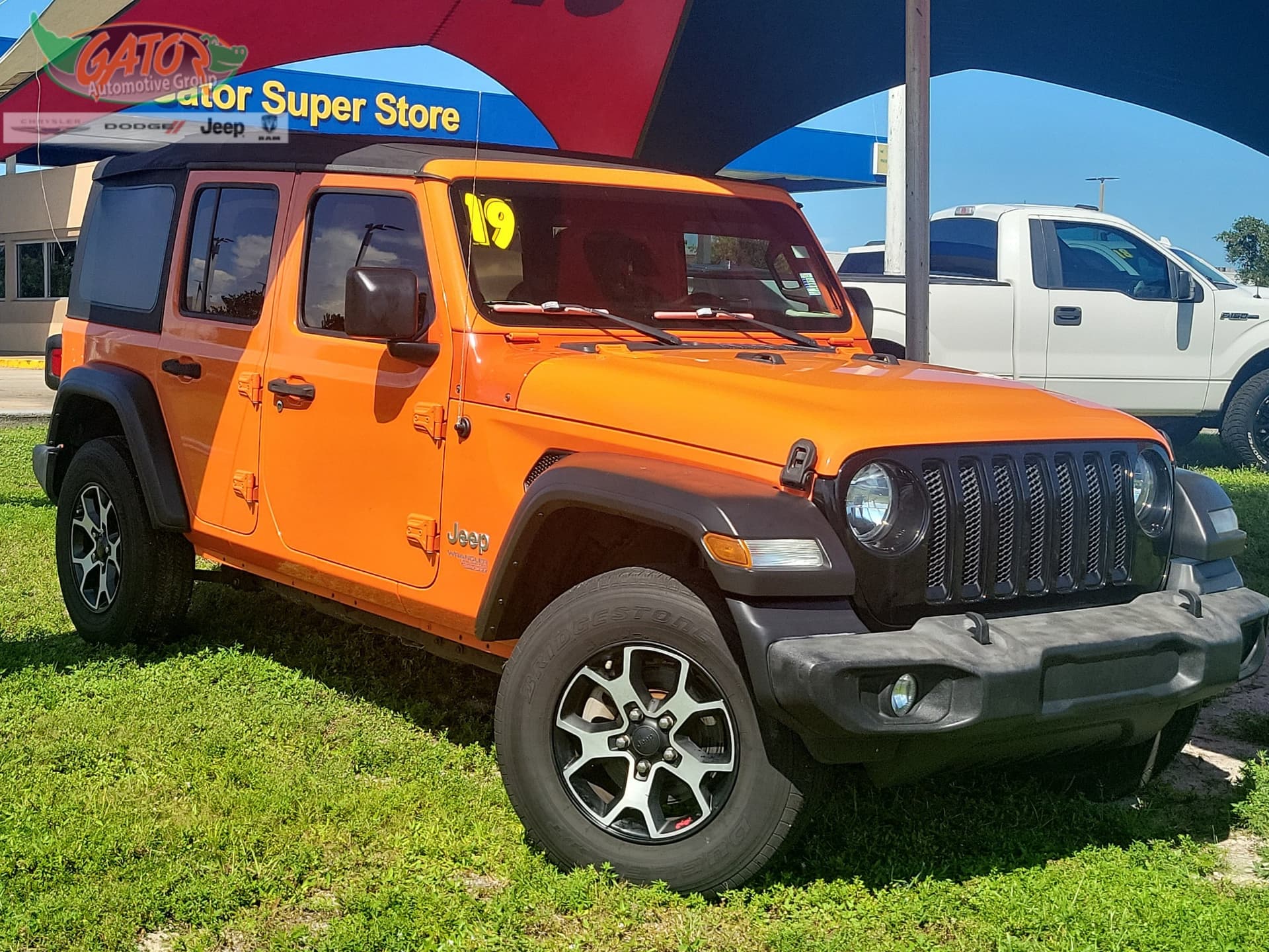 2019 Jeep Wrangler Sport — photo 1 of 25