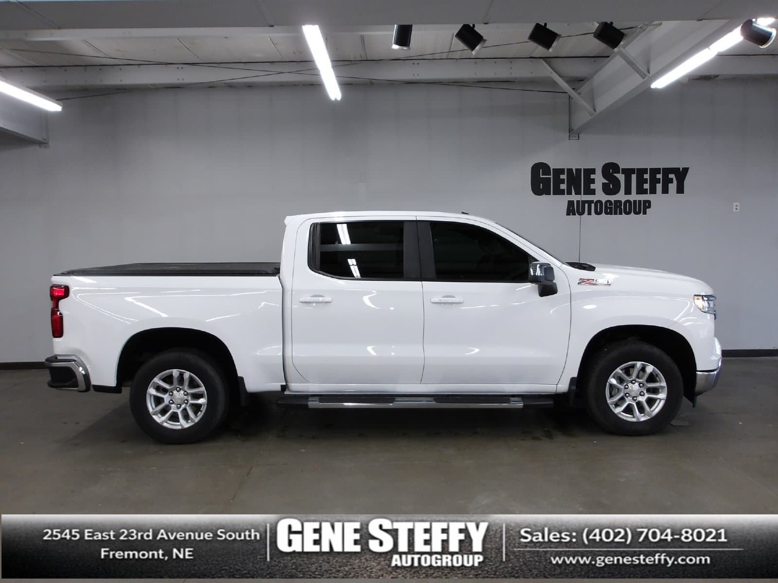 2024 Chevrolet Silverado 1500 LT — photo 1 of 12
