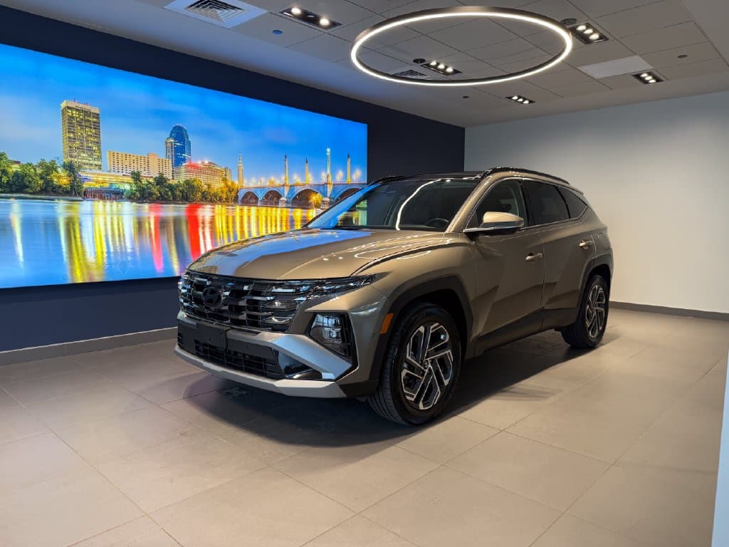 2025 Hyundai Tucson Hybrid Limited — photo 1 of 42